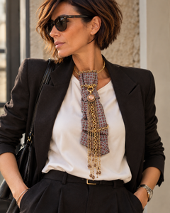 N.20 Boss Lady indossata