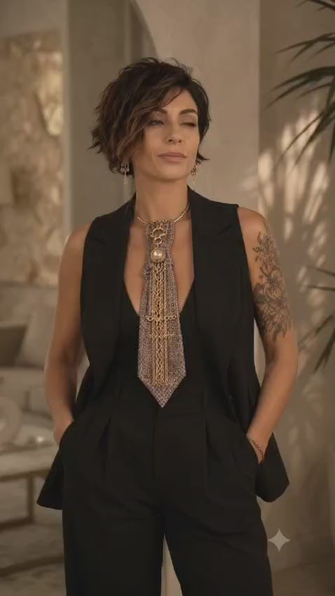 video teaser formato verticale della nuova collezione Fuori Ruolo 2026 di caludia de rosa jewelry